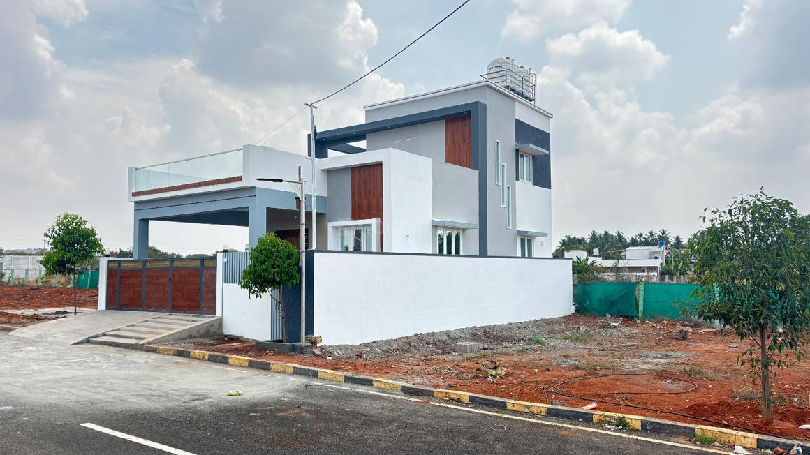 Kariapatti highway facing land